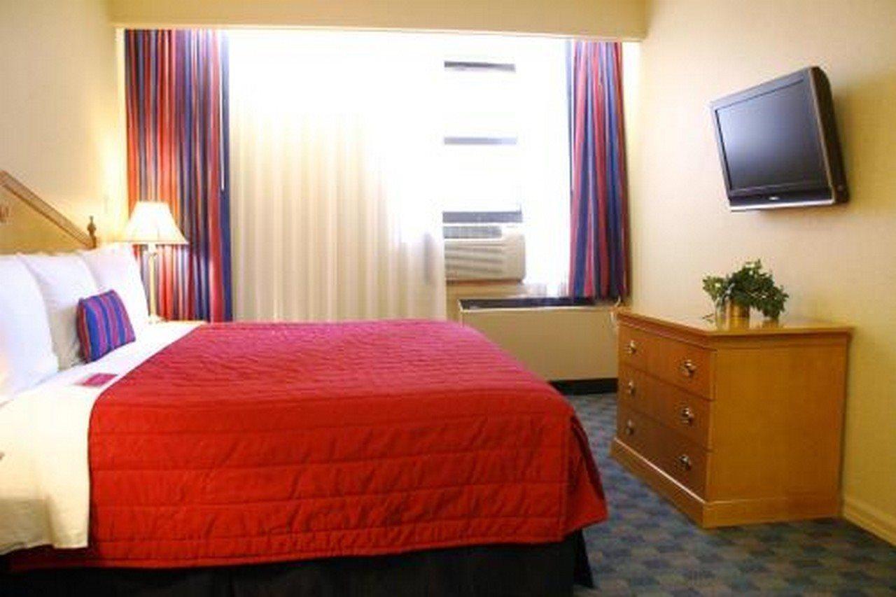 Ramada By Wyndham Jersey City Exterior photo