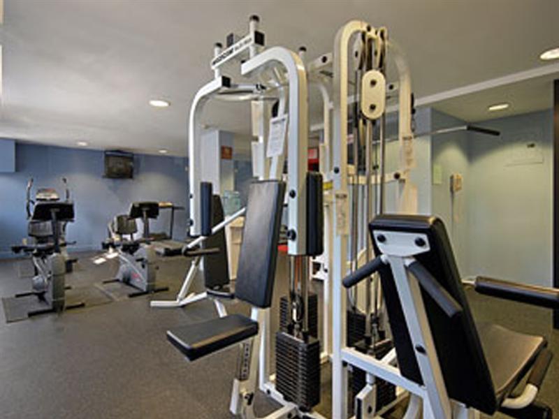 Ramada By Wyndham Jersey City Exterior photo