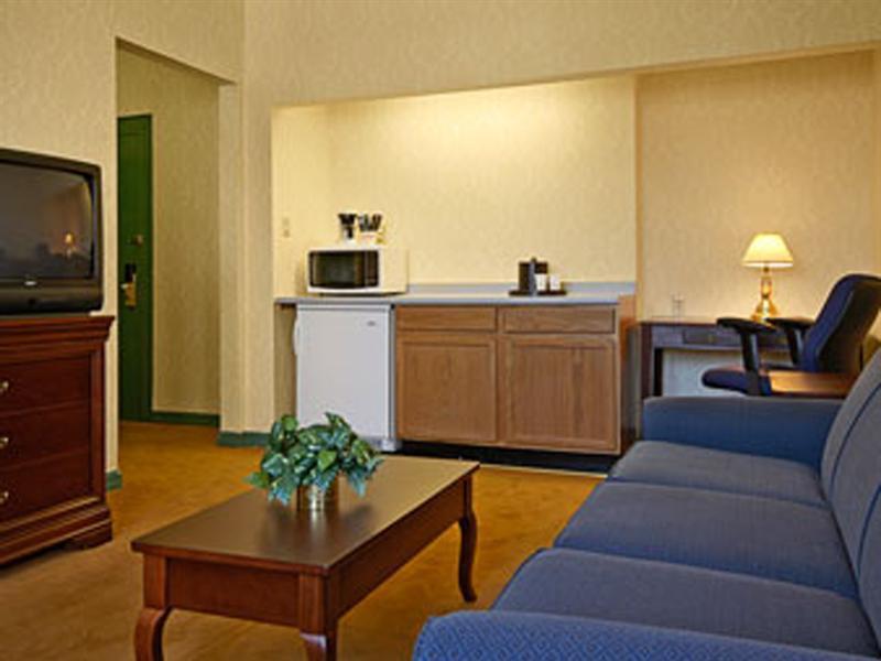 Ramada By Wyndham Jersey City Exterior photo