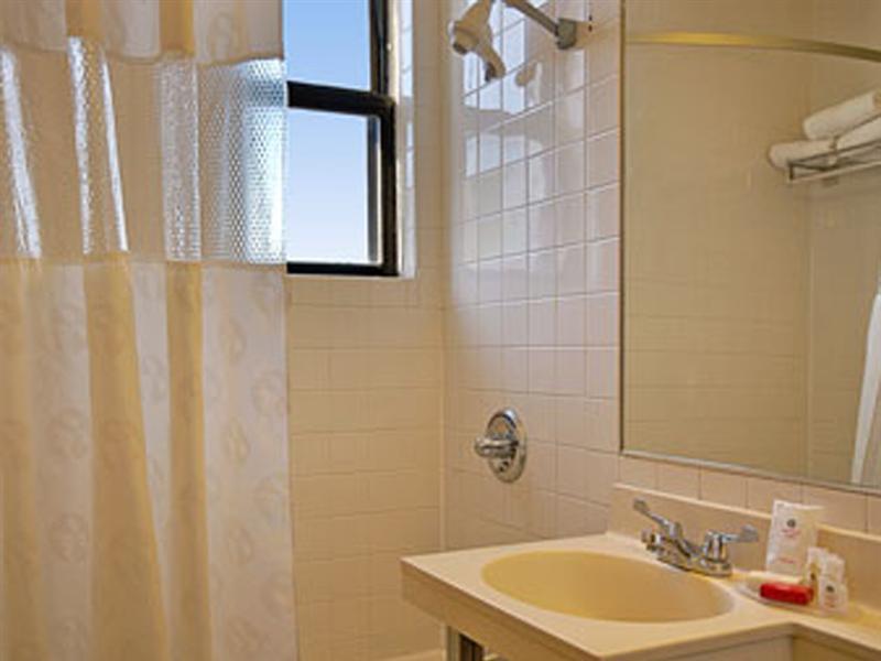 Ramada By Wyndham Jersey City Room photo